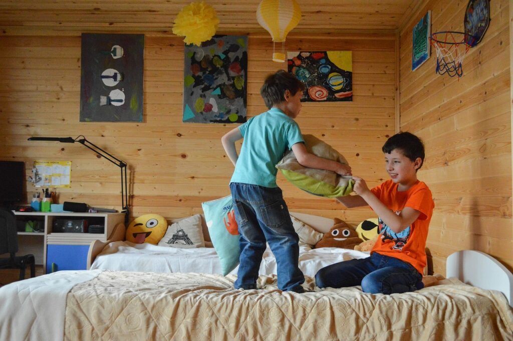 kids, games, pillow fight-5022348.jpg